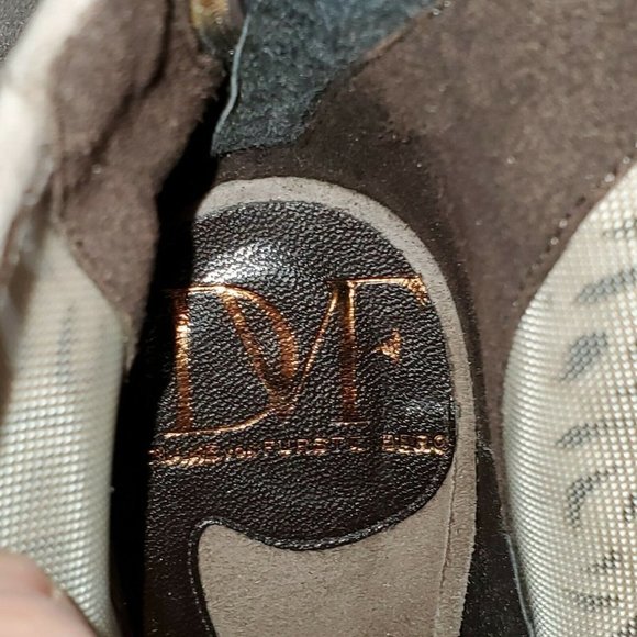 DVF Suede Peep Toe Heels 4"Taupe - Picture 11 of 12